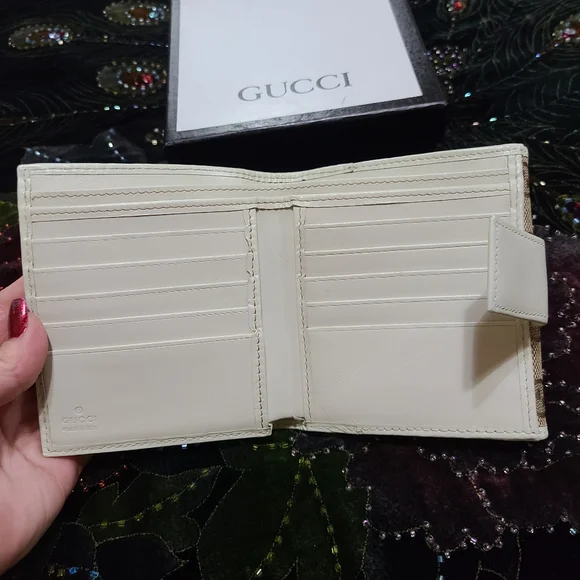 EUC Gucci Wallet - Picture 11 of 15